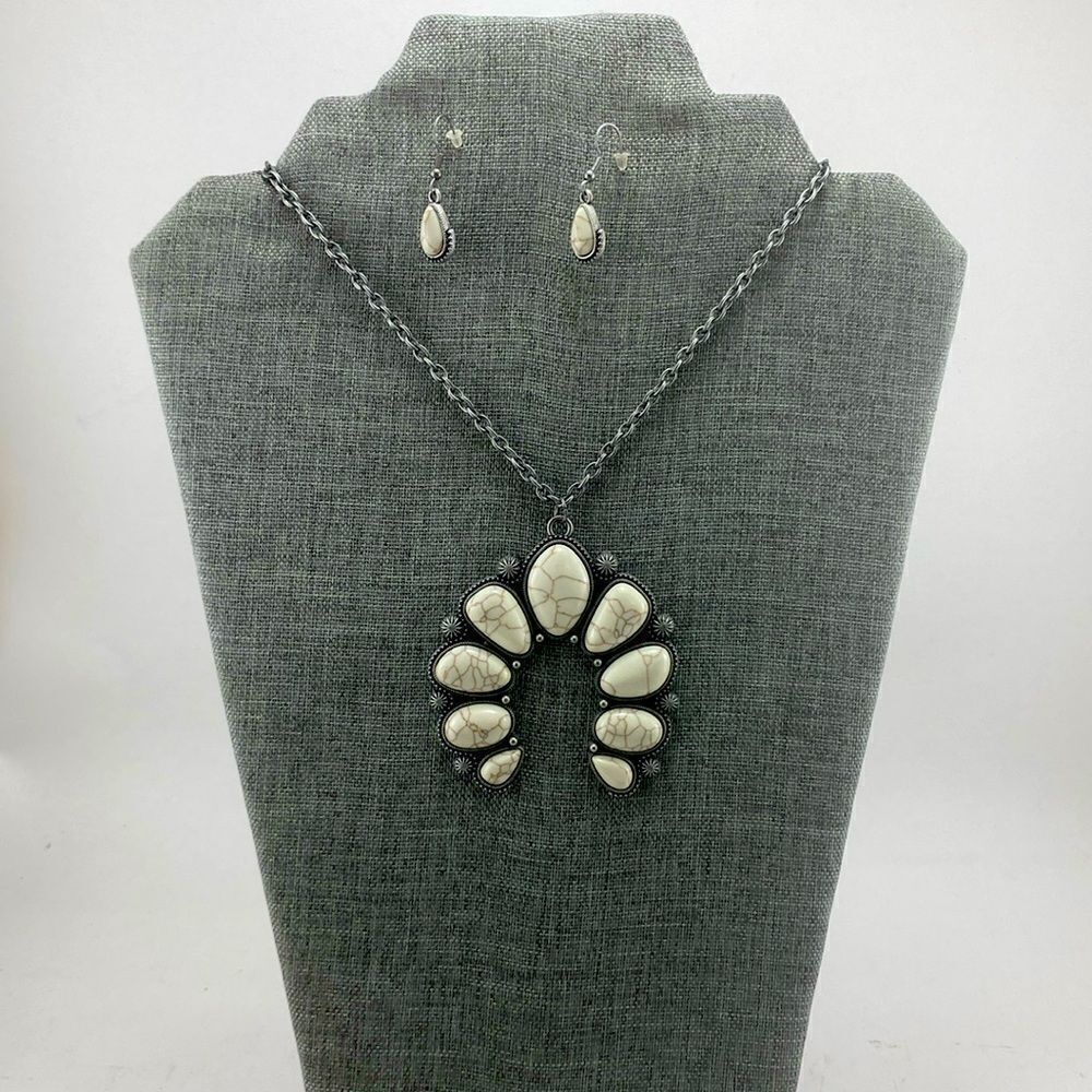 Fashion white necklace with earring set